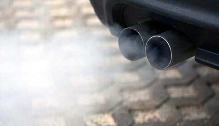 Mobil Mengeluarkan Asap Putih
