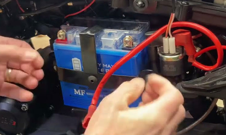 Merawat Aki Motor